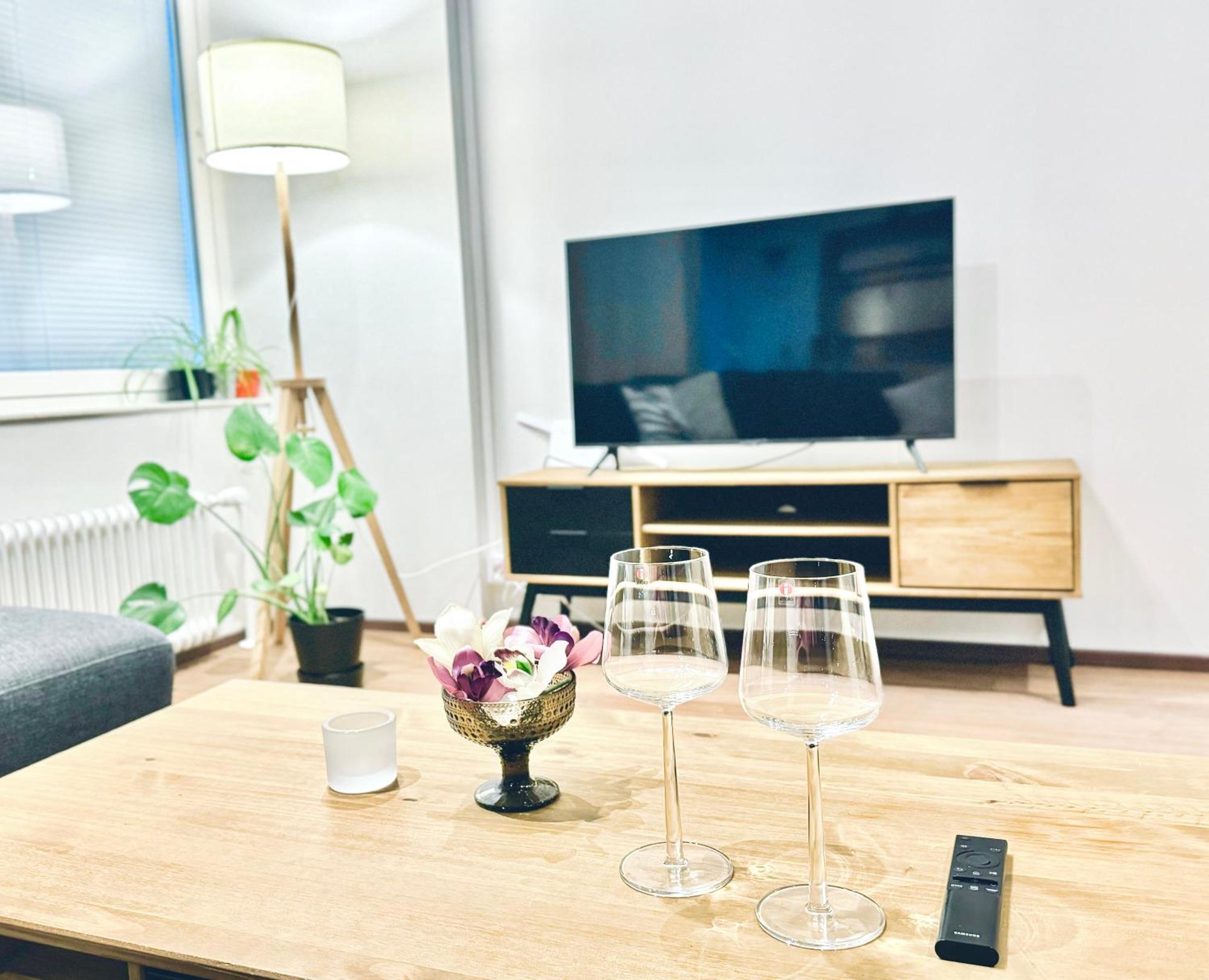 Turku Central Luxury Modern Cozy Flat 69M2 Apartment Ngoại thất bức ảnh
